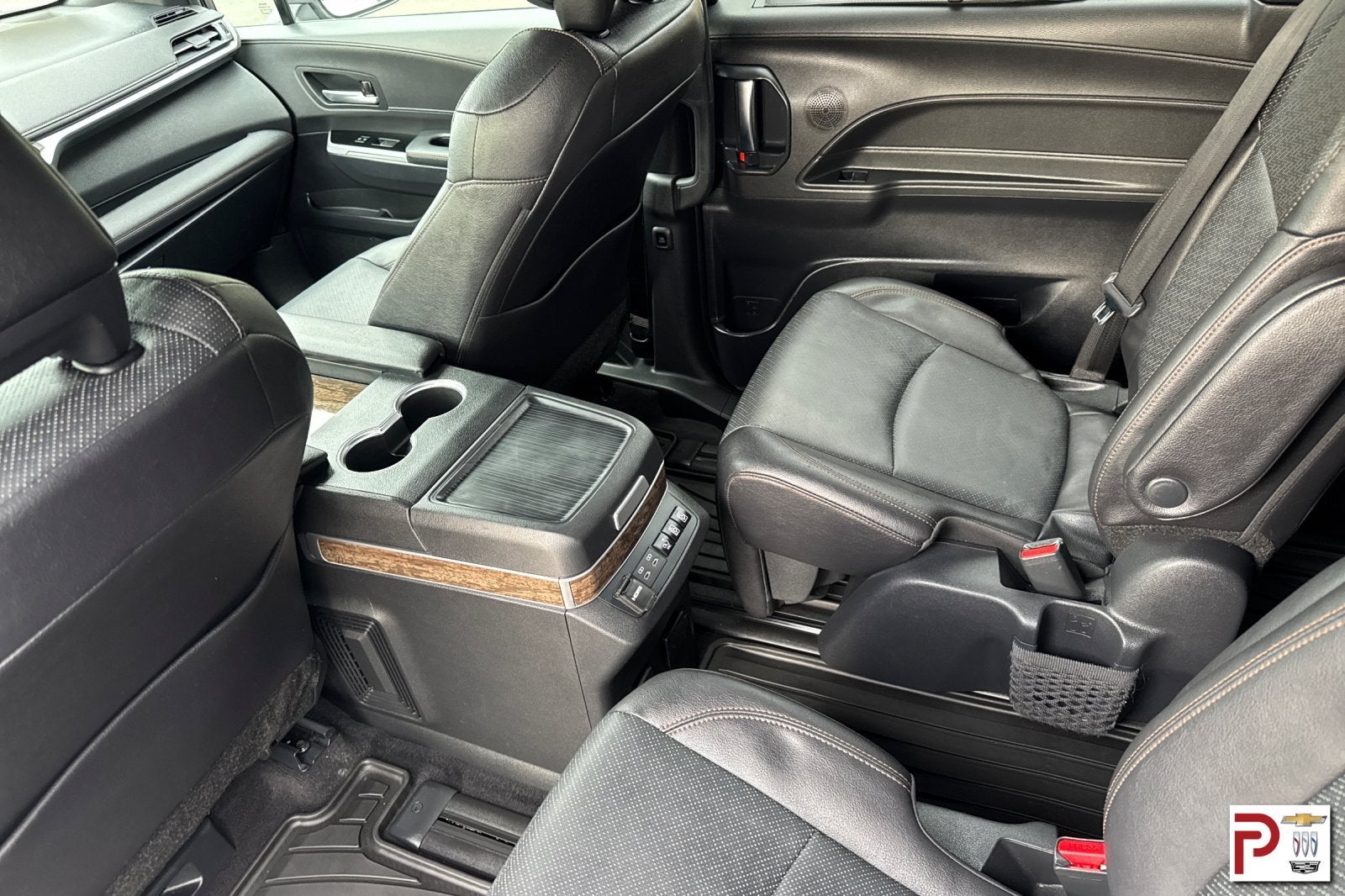 2025 Toyota Sienna Platinum