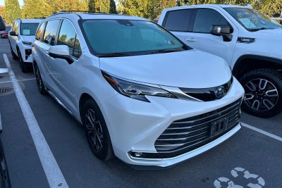 2025 Toyota Sienna Platinum