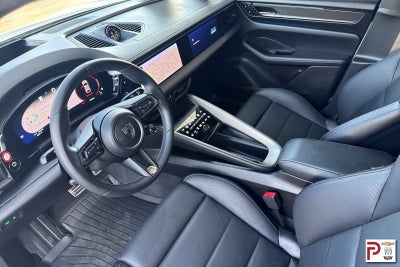 2025 Porsche Macan Electric Turbo