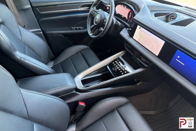 2025 Porsche Macan Electric Turbo
