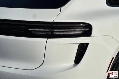 2025 Porsche Macan Electric Turbo